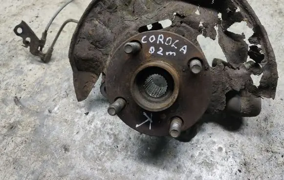 Toyota Corolla E120 E130 Front wheel hub