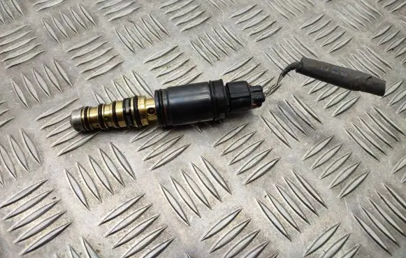 Toyota RAV 4 (XA40) Air conditioning (A/C) pressure sensor 
