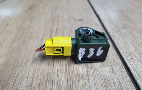 Mercedes-Benz E W212 Airbag deployment crash/impact sensor A1729056000 5WK44192