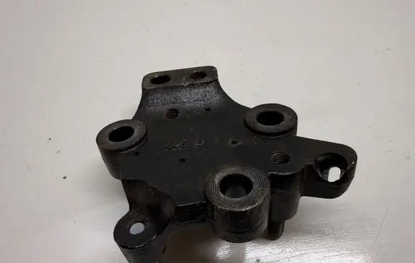 Chrysler Pacifica Engine mounting bracket 446D