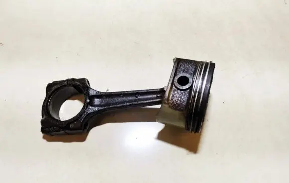 Citroen C4 I Picasso Piston with connecting rod