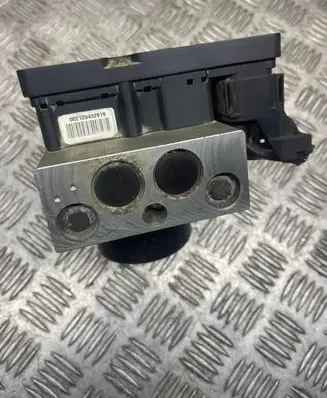 Volvo V70 ABS Pump 8671224 10092504033 5WK84002