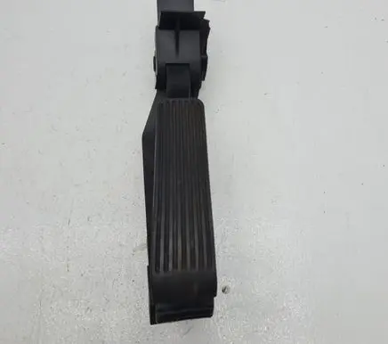 Mercedes-Benz CLS C219 Accelerator throttle pedal A2113010001