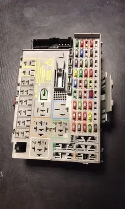 Opel Zafira A Fuse box set 24412497
