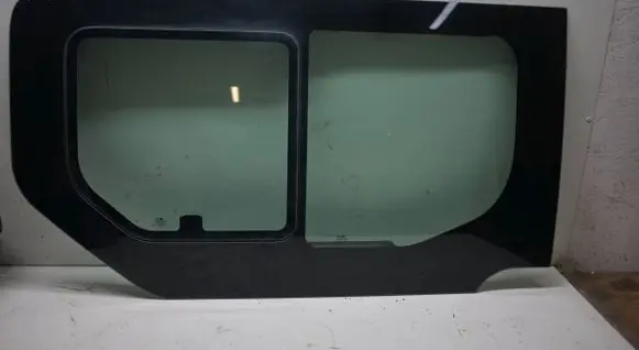 Opel Vivaro Sliding door window/glass 