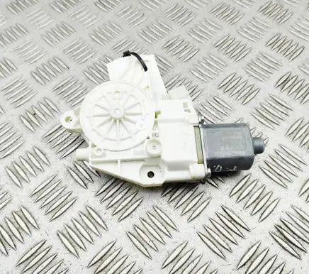 Mercedes-Benz GLA W156 X156 Front door window regulator motor A2469065200 0130822691