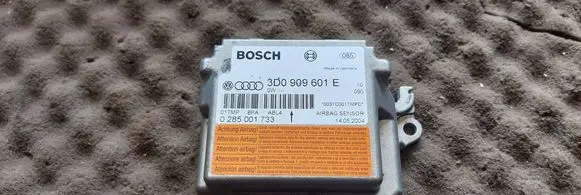 Volkswagen Touareg I Airbag control unit/module 3D0909601E 0285001733
