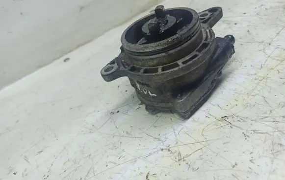 BMW 5 E39 Vacuum pump 96110885