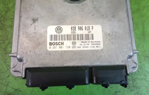 Volkswagen PASSAT B5 Engine control unit/module 038906018