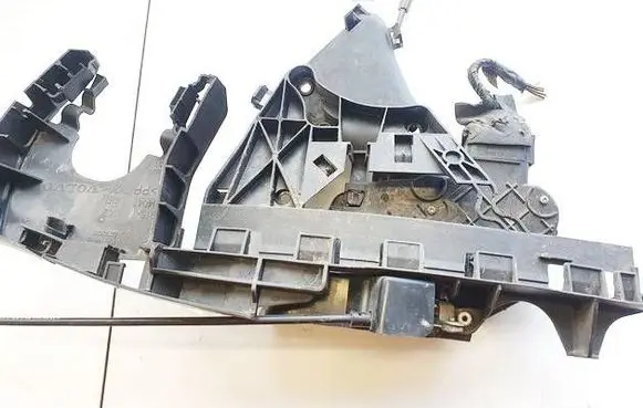 Volvo V50 Front door lock 240015130 30799303