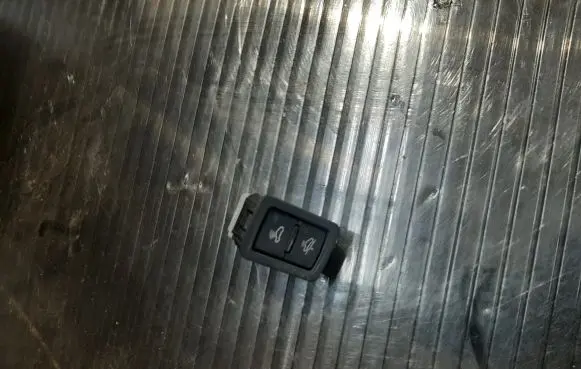 Audi A6 Allroad C6 Alarm switch 4F0962109