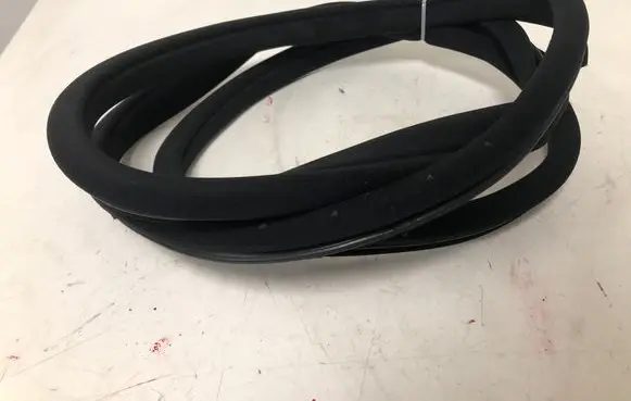 Mercedes-Benz C AMG W204 Front door rubber seal