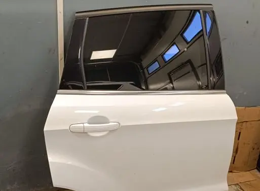 Ford Kuga II Rear door