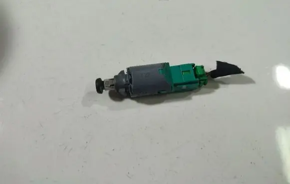 Renault Scenic III - Grand scenic III Brake pedal sensor switch 253250007R