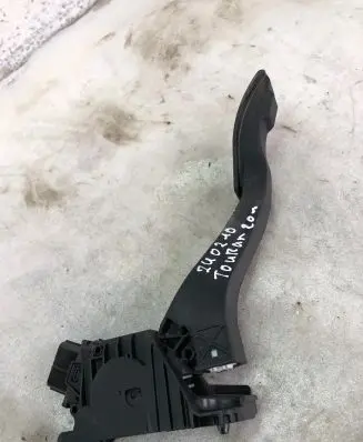 Volkswagen Touran III Accelerator throttle pedal 5q1723503l