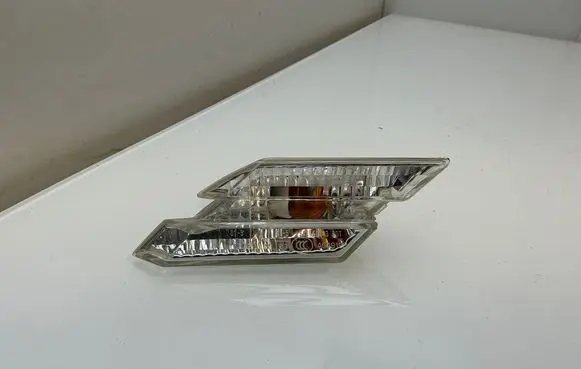 BMW 6 E63 E64 Front fender indicator light 7165810 0215200
