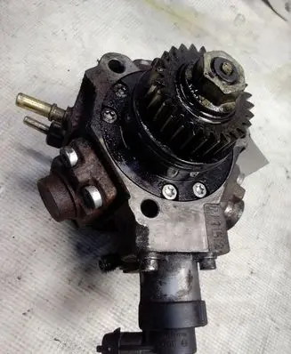 Renault Master III Fuel injection high pressure pump H8200912103 0445010234 H820091210300388