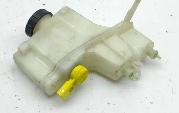 Brake fluid reservoir