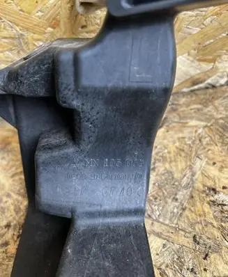 Mitsubishi Colt Headlight/headlamp mounting bracket