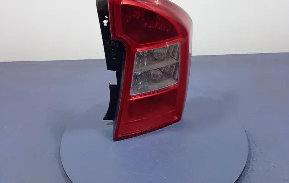 KIA Carens II Rear/tail lights 924021D0