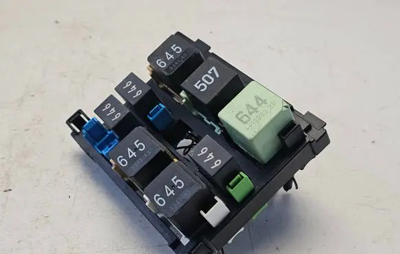Volkswagen Caddy Other relay 4H0951253