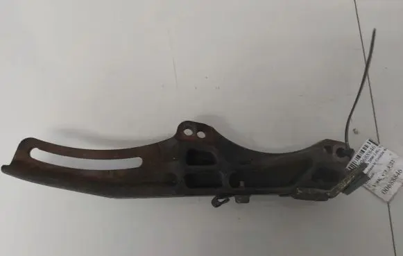 Mazda 626 Engine mounting bracket