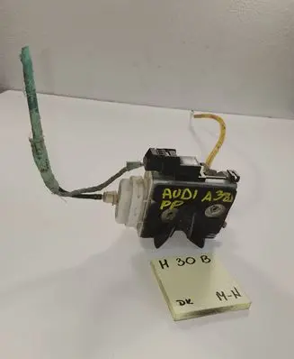 Audi A3 S3 8L Front door lock 6554454