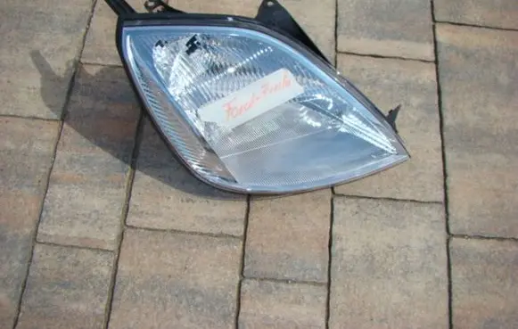 Ford Fiesta Headlight/headlamp
