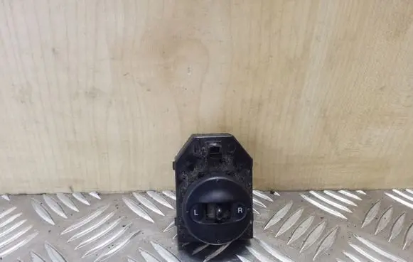 KIA Sorento Wing mirror switch