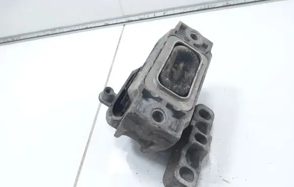 Volkswagen Golf V Engine mount bracket 1K0199262