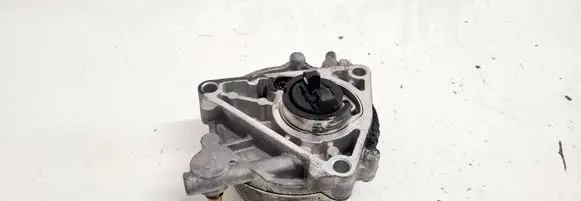 Opel Zafira B Vacuum pump