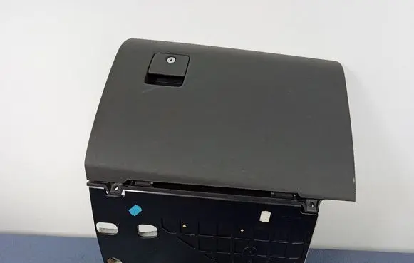 Opel Vectra C Glove box 9181311