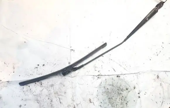 Volkswagen Polo IV 9N3 Front wiper blade arm 6q1955410c