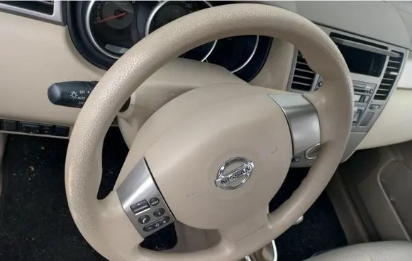 Nissan Tiida C11 Steering wheel 