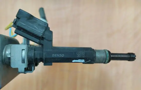 Nissan Juke I F15 Fuel injector 166001KT0A