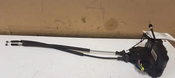 Hyundai Santa Fe Front door lock 813102B070