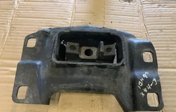 Ford C-MAX I Engine mount bracket 3M517M121