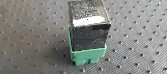 Mitsubishi Carisma Other relay MR228120 72TM202