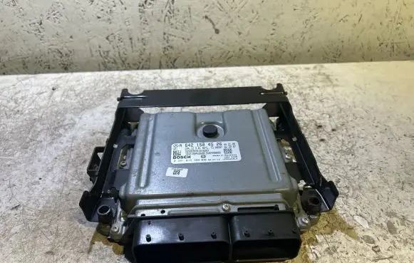 Mercedes-Benz E W211 Engine control unit/module A6421504526 1039S24814 0281015309