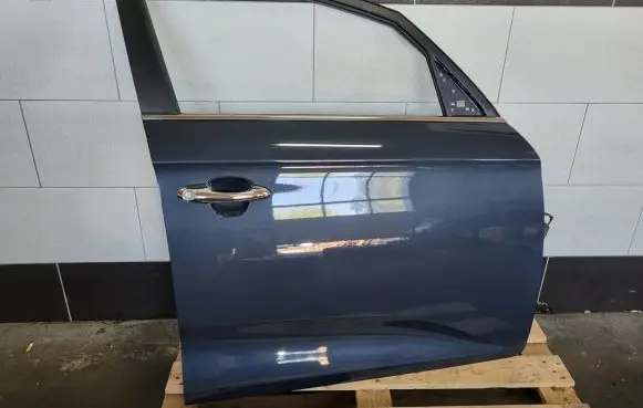 KIA Carens III Front door