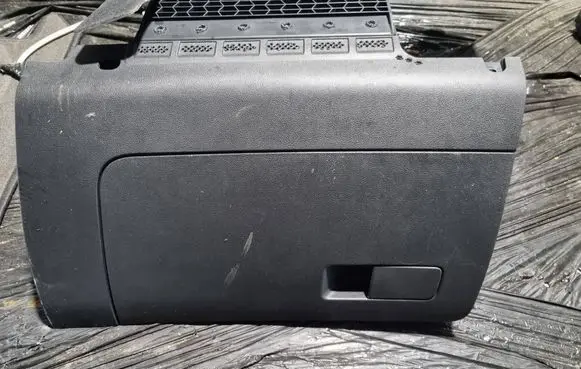 Skoda Rapid (NH) Glove box