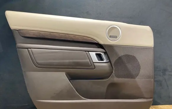 Land Rover Discovery 5 Front door card panel trim