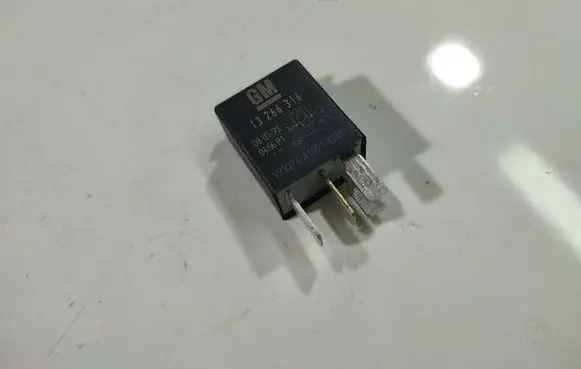 Toyota Avensis Verso Other relay 13266316