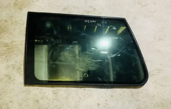 Mitsubishi Pajero Rear side window