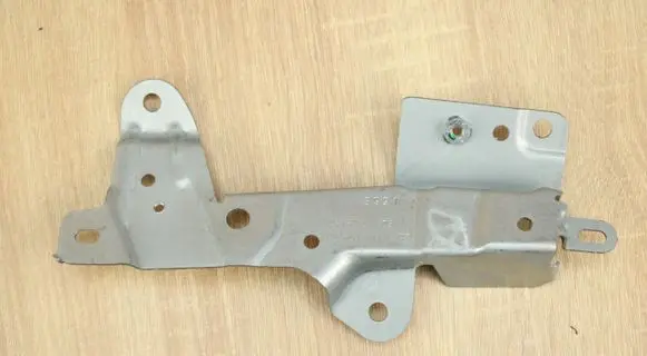 Fender mounting bracket