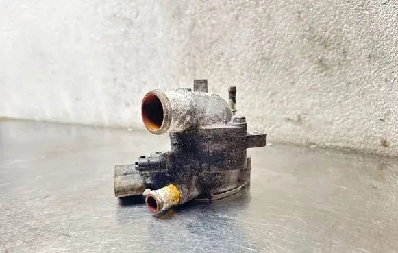 Opel Mokka Thermostat/thermostat housing 