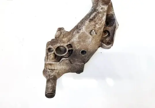 Engine mounting bracket