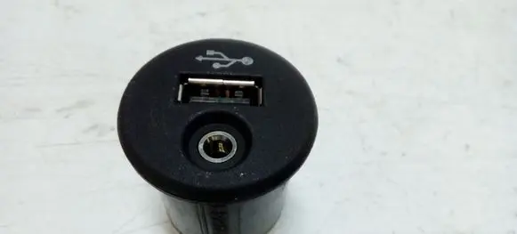 Nissan Qashqai USB socket connector 280023BH00A