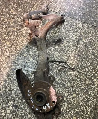 Audi A4 S4 B5 8D Front wheel hub