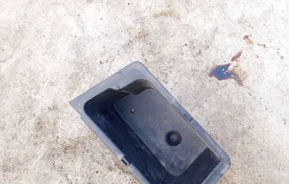 Glove box